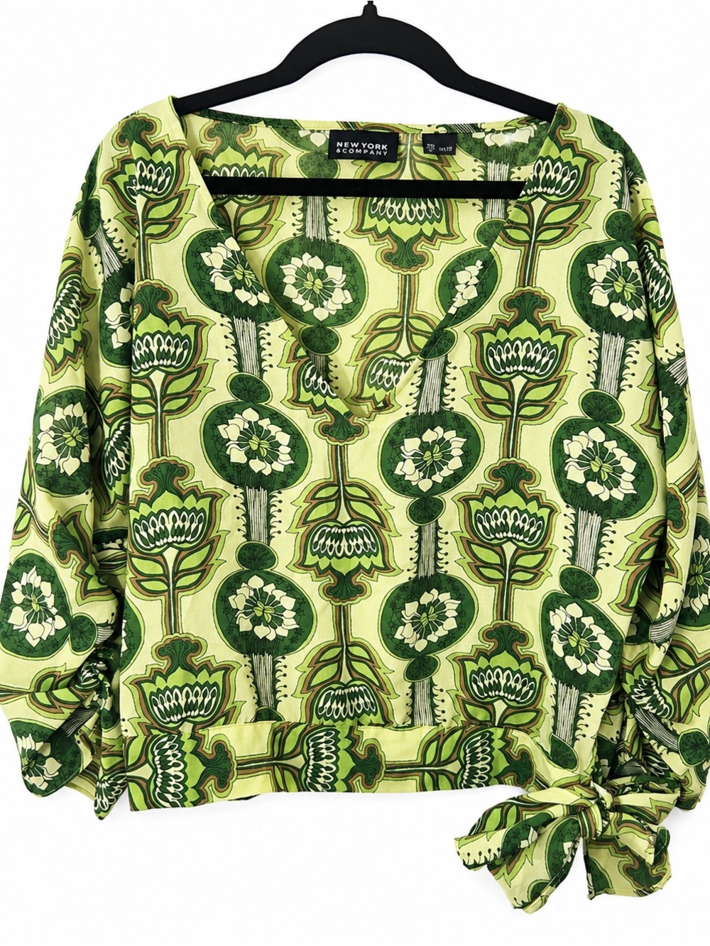 New York & Company Retro Green Floral Tie-Waist Crop Blouse
